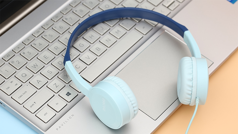 Tai nghe chụp tai Mozard IP-360 có thiết kế trẻ trung, năng động